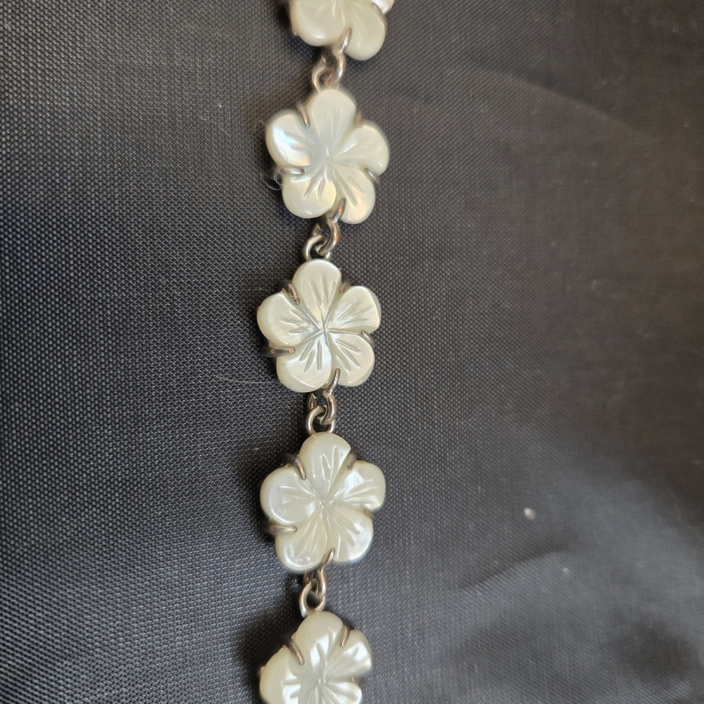 Vintage Carved Mother of Pearl Shell Plumeria Flower Link Bracelet - Picture 5 of 11